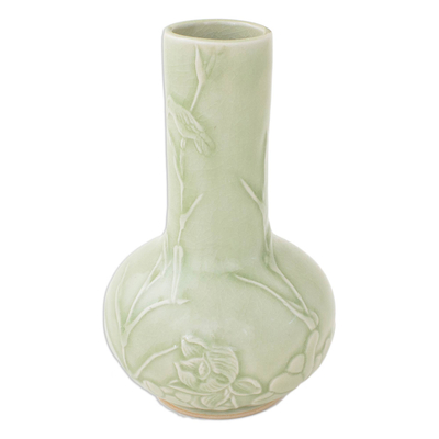 Celadon-Keramikvase - Thailändische, kunstvoll gefertigte, von der Natur inspirierte grüne Keramikvase