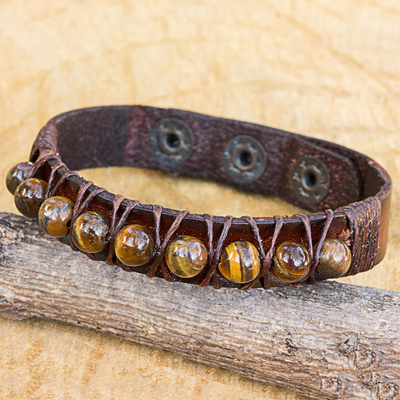 Armband aus Tigerauge und Lederband, „Rock Walk“ – Handgefertigtes Armband aus Tigerauge und Lederband aus Thailand