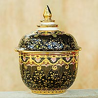 Benjarong porcelain jar, Thai Royal Pride