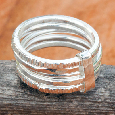 Anillo de banda de plata esterlina - Cinco anillos de banda de plata de las tribus de las colinas hechos a mano y enlazados