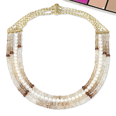 Mehrsträngige Halskette aus vergoldeten Zuchtperlen und Edelsteinen, „Sepia Rose“ – Halskette mit braunem Topas, Granat und Zuchtperlen