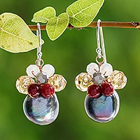 Aretes colgantes de perlas cultivadas - Aretes colgantes de perlas cultivadas negras con motivo de mariposa