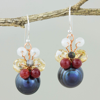 Aretes colgantes de perlas cultivadas - Aretes colgantes de perlas cultivadas negras con motivo de mariposa