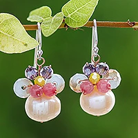 Aretes colgantes de perlas cultivadas - Aretes colgantes de perlas cultivadas rosas con motivo de mariposa