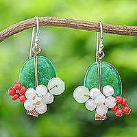 Pendientes colgantes de cuarzo, 'Garden Bliss in Teal' - Pendientes colgantes de cuarzo serpentino y cuentas de vidrio con cobre