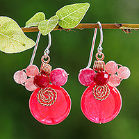 Pendientes colgantes de cuarzo, 'Moonlight Garden in Cerise' - Pendientes colgantes de cuarzo cerise y cuentas de vidrio con cobre