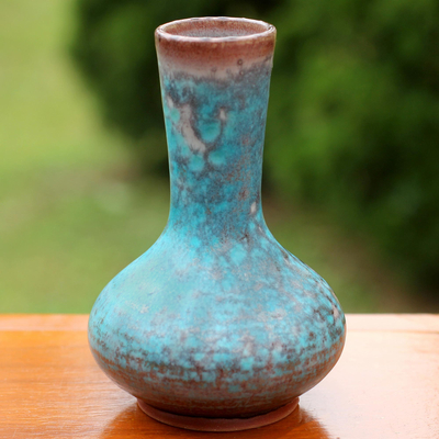 Knospenvase aus Keramik, 'Coral Cluster' - Thailändisch handgefertigte Knospenvase aus Keramik mit abstrakten Motiven