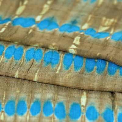 Seidenschal - Batikgefärbter Seidenschal in Sand- und Cyan-Streifen aus Thailand