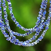 Collar con cuentas de lapislázuli, 'Aguas exóticas' - Collar con cuentas de lapislázuli artesanal de Tailandia