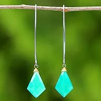 Aretes colgantes de calcedonia con detalles dorados - Pendientes colgantes de calcedonia verde azulado con detalles dorados de Tailandia