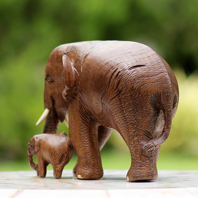 Skulptur aus Teakholz - Braune Teakholzskulptur von Mutter und Kind thailändischer Elefanten