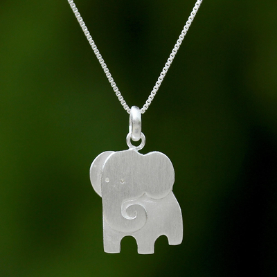 Halskette mit Anhänger aus Sterlingsilber - Thailändische Elefanten-Relief-Anhänger-Halskette aus Sterlingsilber