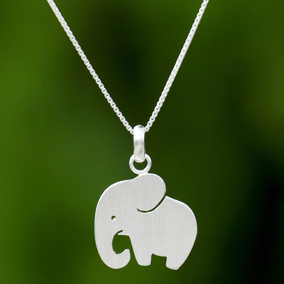 Halskette mit Anhänger aus Sterlingsilber - Thailändische Halskette mit Anhänger aus Sterlingsilber mit einem stolzen Elefanten