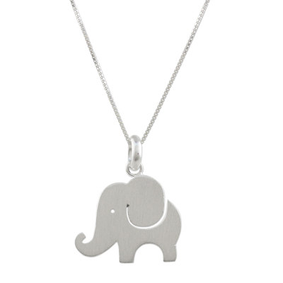 Halskette mit Anhänger aus Sterlingsilber - Halskette mit Anhänger aus thailändischem Sterlingsilber mit einem freundlichen Elefanten