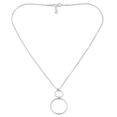 Halskette mit zwei Kreisanhängern aus Sterlingsilber - Halskette mit Anhänger aus Sterlingsilber mit zwei Kreisen aus Thailand