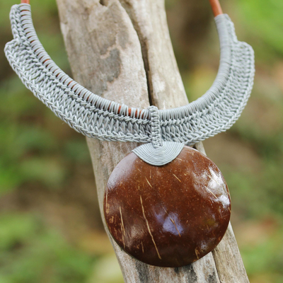 Collar llamativo de cáscara de coco y cuero - Collar llamativo de concha de coco y cuero de marfil tailandés