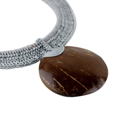 Statement-Halskette aus Kokosnussschale und Leder - Statement-Halskette aus thailändischem Elfenbeinleder und Kokosnussschale