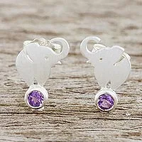 Amethyst-Knopfohrringe, „An Elephant's World“ – Thai-Sterlingsilber und Amethyst-Knopfohrringe mit Elefantenmotiv