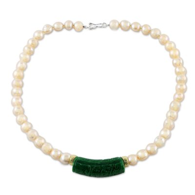 Quartz and cultured pearl pendant necklace, 'Luxurious Air' - Thai Green Quartz and Cultured Pearl Beaded Pendant Necklace