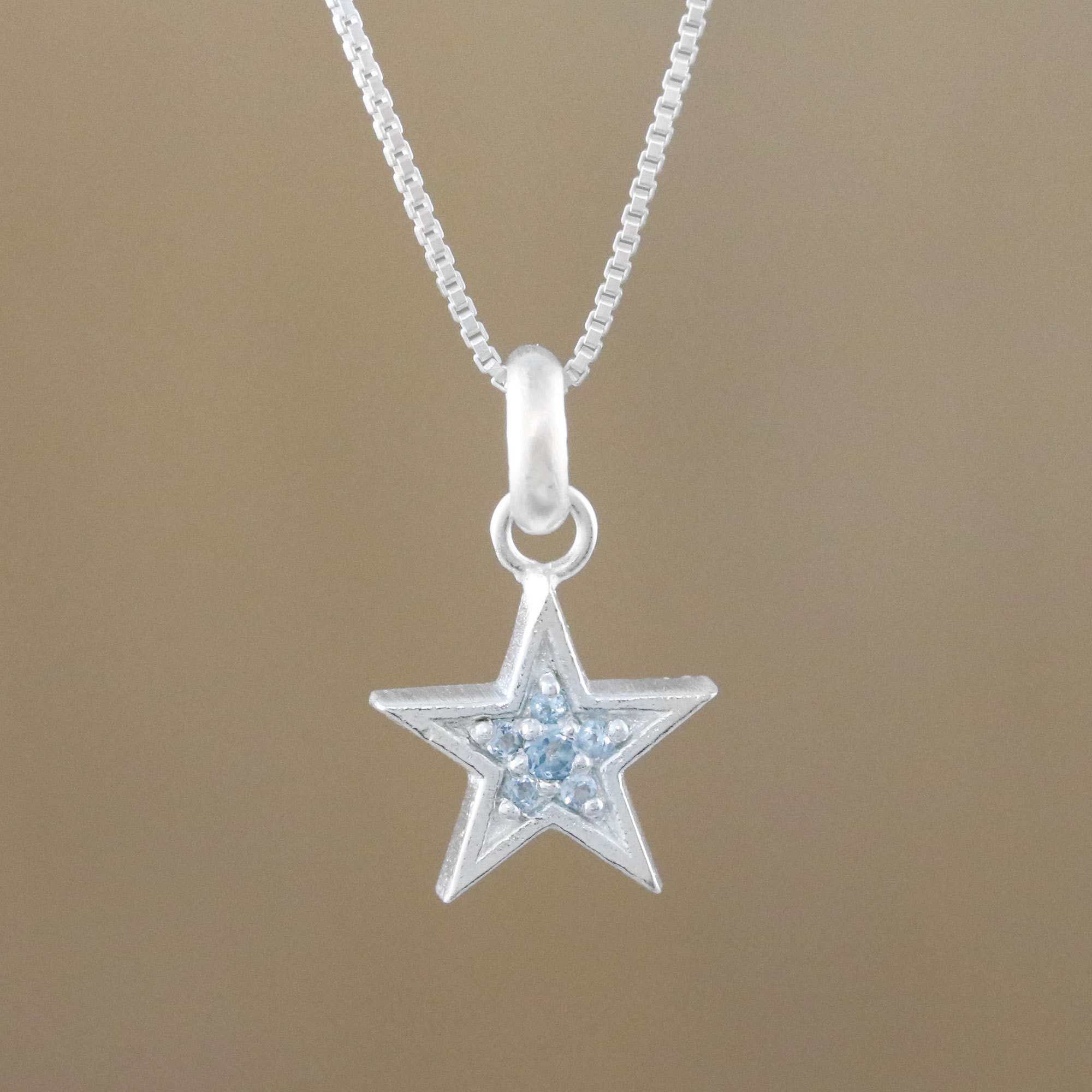 Thai Sterling Silver And Blue Topaz Star Pendant Necklace Thai Sterling Silver And Blue Topaz Star Pendant Necklace Sparkling