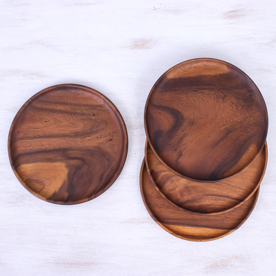 Platos de madera, (juego de 4) - 4 platos redondos de madera natural de 25,4 cm hechos a mano en Tailandia.