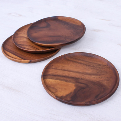 Platos de madera, (juego de 4) - 4 platos redondos de madera natural de 25,4 cm hechos a mano en Tailandia.