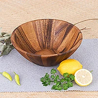 Cuenco para servir de madera, 'Conical Nature' (1 cuarto de galón) - Cuenco para servir de 1 cuarto de galón en madera natural hecho a mano en Tailandia