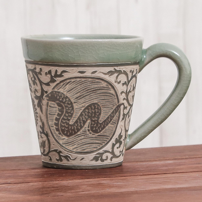 Taza de cerámica celadón - Taza de cerámica hecha a mano con serpiente de Tailandia
