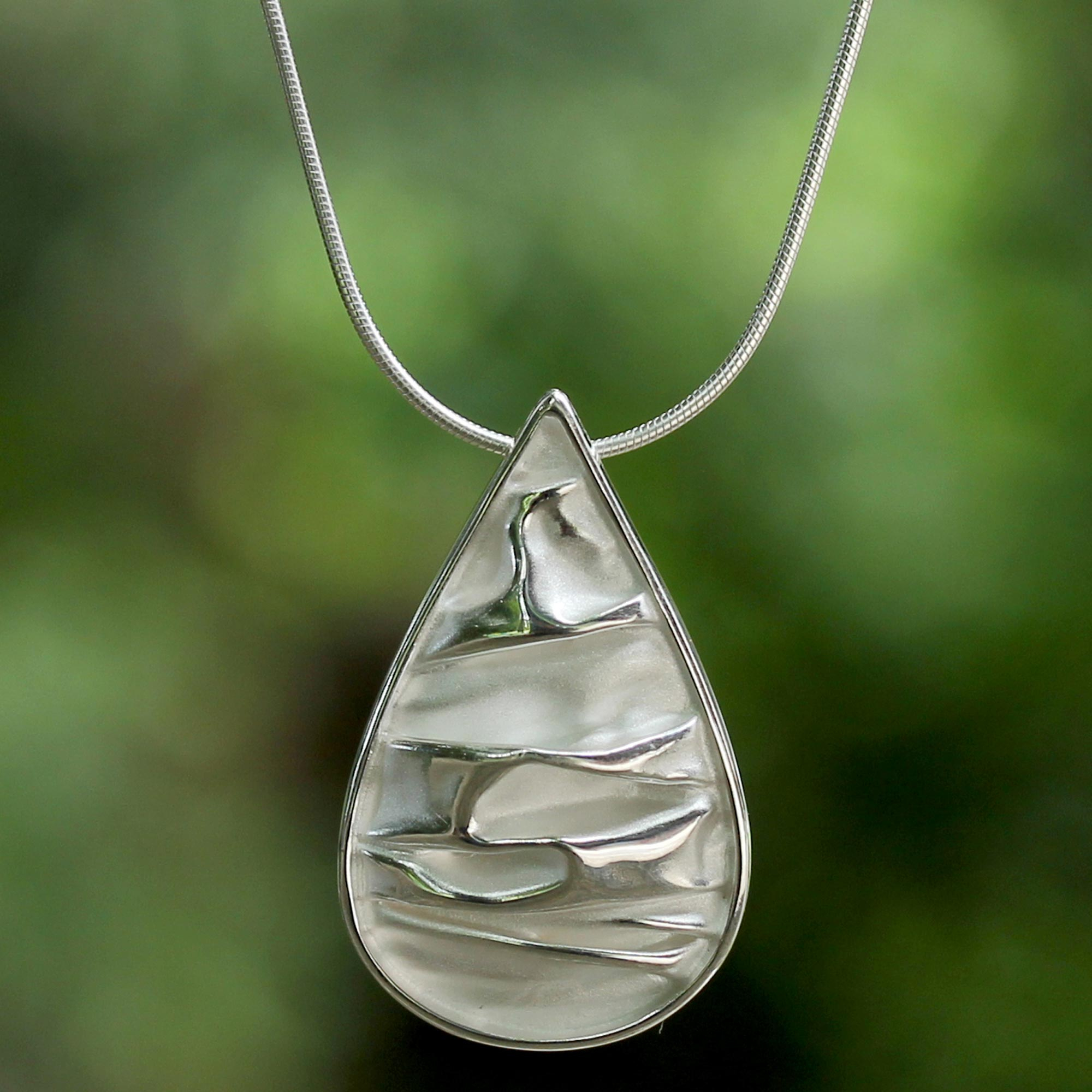 modern silver pendant necklace