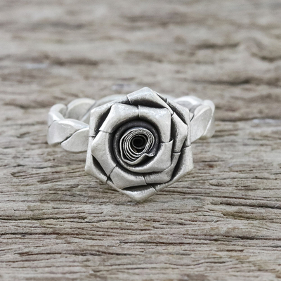 Anillo de cóctel de plata de ley - Pequeño anillo floral de plata esterlina de la tribu de las colinas de Tailandia