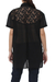 Bluse mit Spitzenpasse - Schwarze Polyester-Bluse mit floralem Spitzenausschnitt aus Thailand