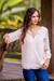 Bluse mit Spitzenakzent - Rosa Polyester-Langarmbluse mit Bindekragen aus Thailand
