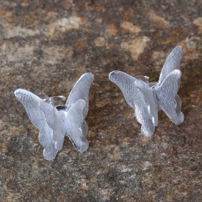 Pendientes de botón de plata de ley - Aretes de mariposa en 3D de plata esterlina hechos a mano en Tailandia