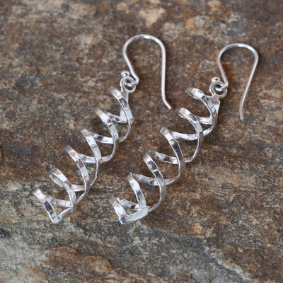 Ohrhänger aus Sterlingsilber - Glänzende Spiralohrringe aus 925er Silber, handwerklich in Thailand gefertigt