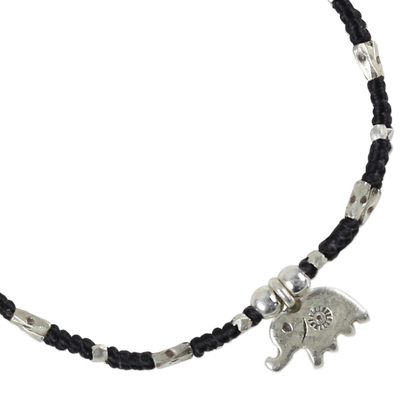 Armband mit silbernem Akzent, 'Elephant Luck' - Kunsthandwerklich gefertigtes Armband mit Silber-Anhänger im Stil der Bergstämme 