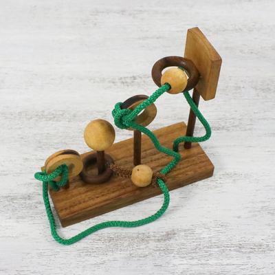 Holzpuzzle, 'Basketball' - Handgefertigtes Holzpuzzle mit Bällen und Kordel aus Thailand