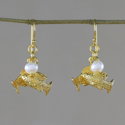 Pendientes colgantes de perlas cultivadas chapadas en oro - Pendientes Piscis de perlas cultivadas chapadas en oro de Tailandia