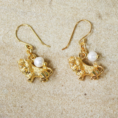 Pendientes colgantes de perlas cultivadas chapadas en oro - Pendientes Leo de perlas cultivadas chapados en oro de Tailandia