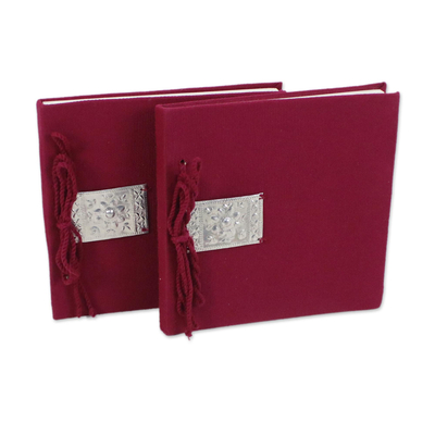 Saa-Papierzeitschriften, (Paar) - Rote Stoff-Tagebücher aus Thailand (Paar)