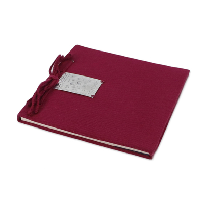 Saa-Papierzeitschriften, (Paar) - Rote Stoff-Tagebücher aus Thailand (Paar)