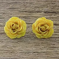 Pendientes de botón de rosa natural, 'Pasión floreciente en amarillo' - Pendientes de botón de rosa natural en amarillo de Tailandia