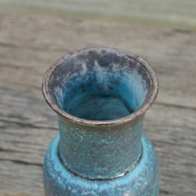 Keramische Vase, 'Vintage-Dekor' - Handgefertigte türkisblaue Keramikvase aus Thailand