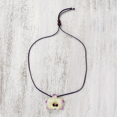 collar con colgante de flor natural - Collar con colgante de orquídea de color amarillo pálido y morado recubierto de resina