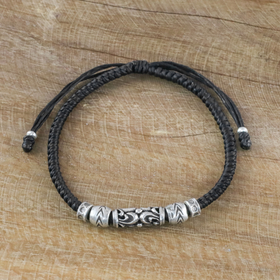 Kordelarmband aus silbernen Perlen - Thailändisches, handgefertigtes Armband aus Ebenholzkordel mit Silberperlen
