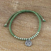 Pulsera de plata con dijes, 'Ancient Om in Green' - Pulsera de plata con dijes Om en cordones verdes trenzados