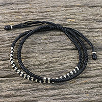 Pulsera de cordón con cuentas de plata, 'Everyday Thai in Jet Black' - Pulsera de cordón trenzado negro con cuentas de plata 950