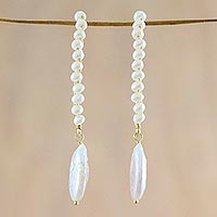 Pendientes colgantes de perlas cultivadas chapadas en oro - Aretes Femeninos Chapados en Oro de 18k con Perlas Cultivadas