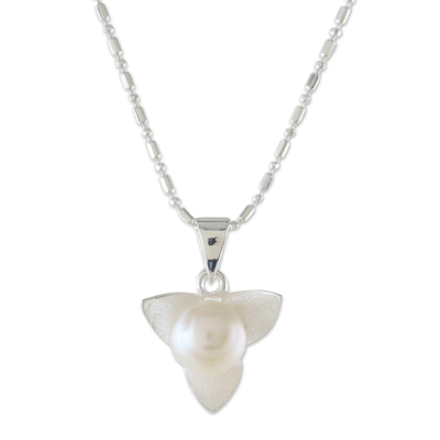 Cultured pearl pendant necklace, 'Welcoming Flower' - Cultured Pearl Floral Pendant Necklace from Thailand