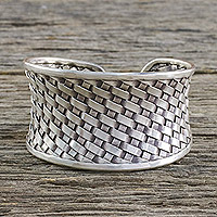 Pulsera de puño de plata de ley, 'Basketwork' - Pulsera de puño de plata de ley con textura tejida para mujer
