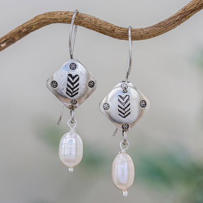 Aretes colgantes de perlas cultivadas - Pendientes colgantes de plata de las tribus de las colinas con perlas cultivadas